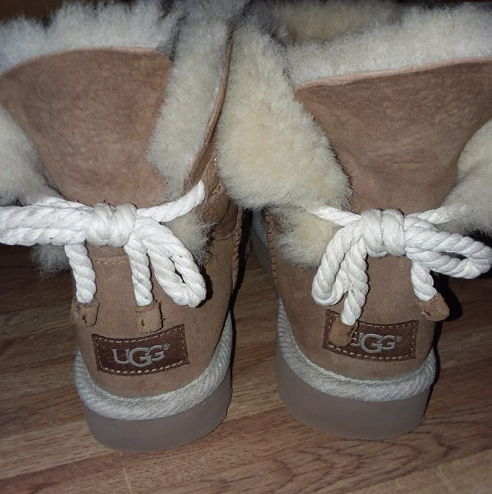 UGGS BOOTS